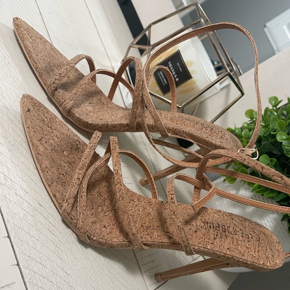 Strappy heels - Picture 1 of 2